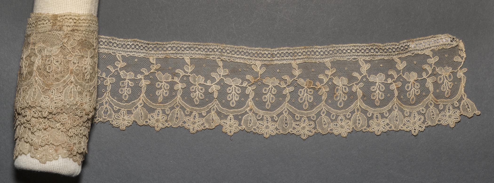 2002.0001.001.107 C Passamenterie, overall