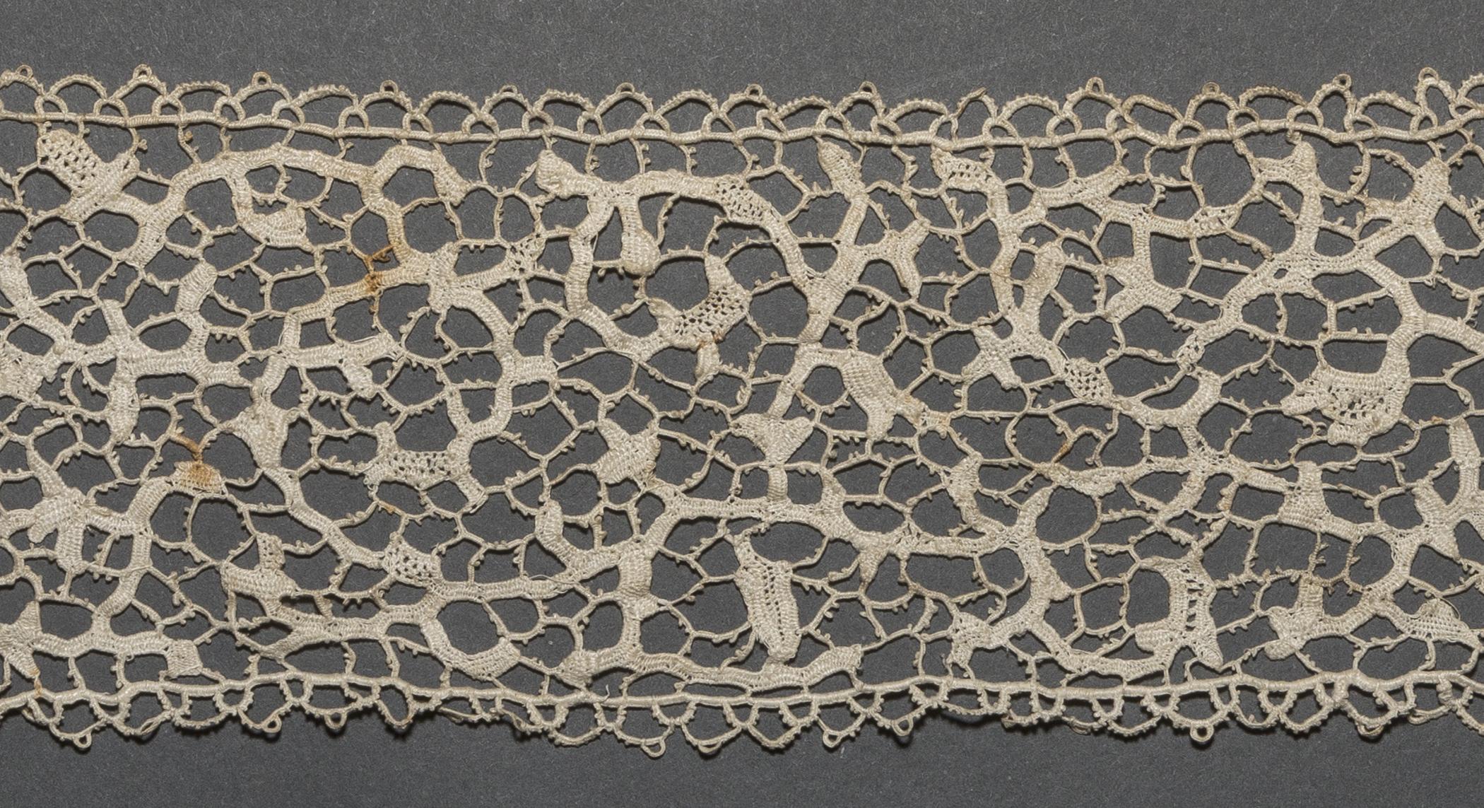 2002.0001.001.111 B Passamenterie, detail 1, reverse