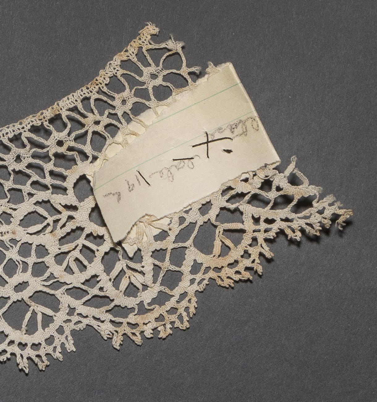 2002.0001.001.115 Passementerie, detail 2