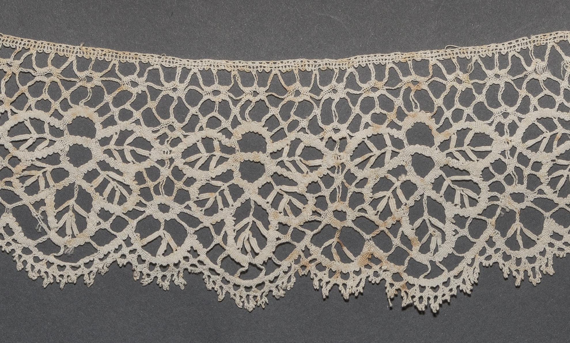 2002.0001.001.115 Passementerie, detail 1, reverse