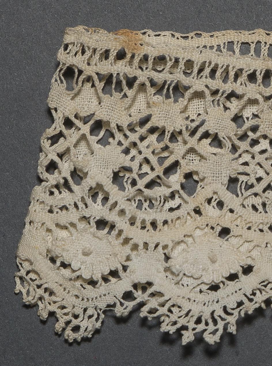 2002.0001.001.117 B Cuff, detail 1