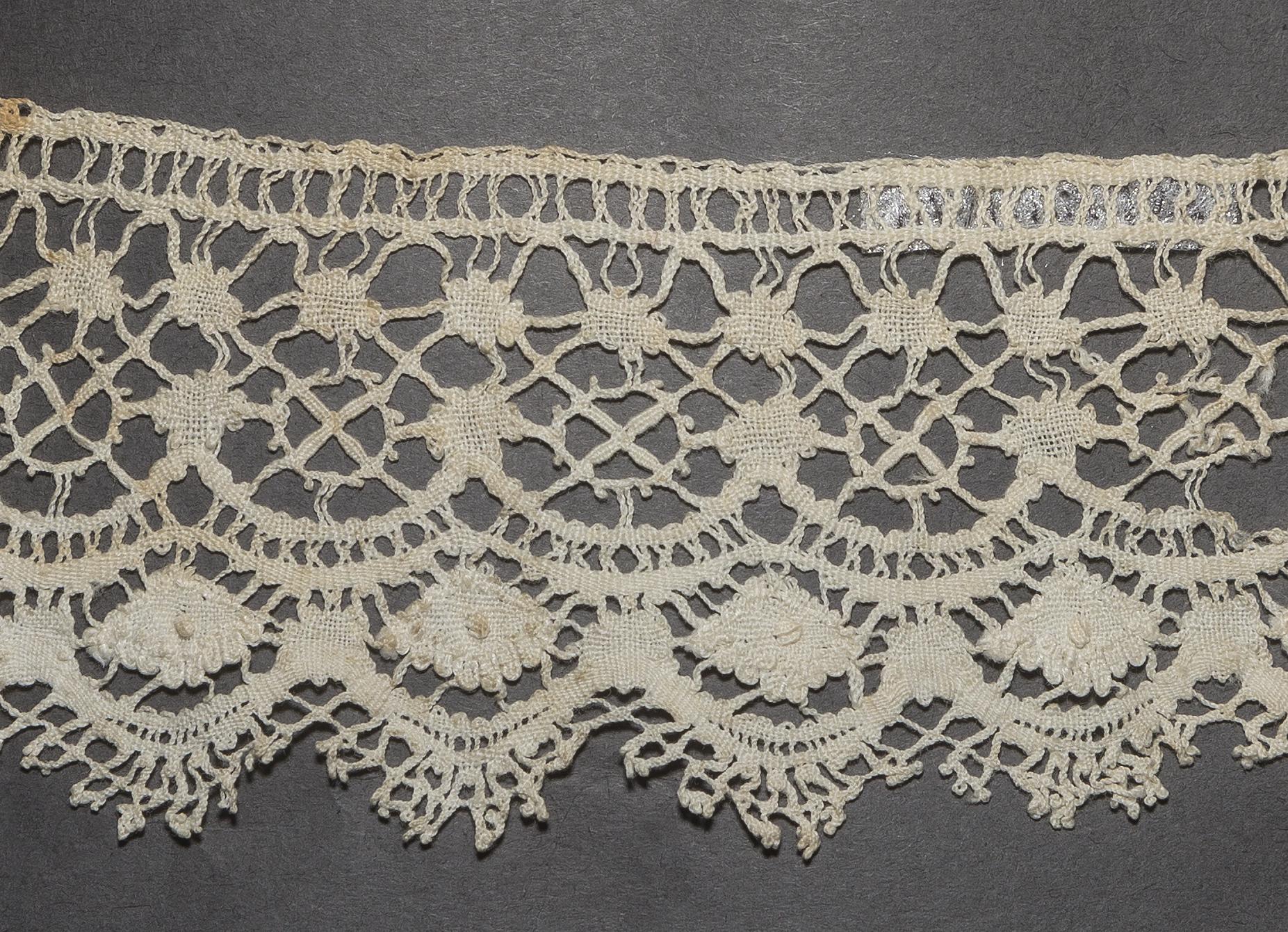 2002.0001.001.117 B Cuff, detail 2