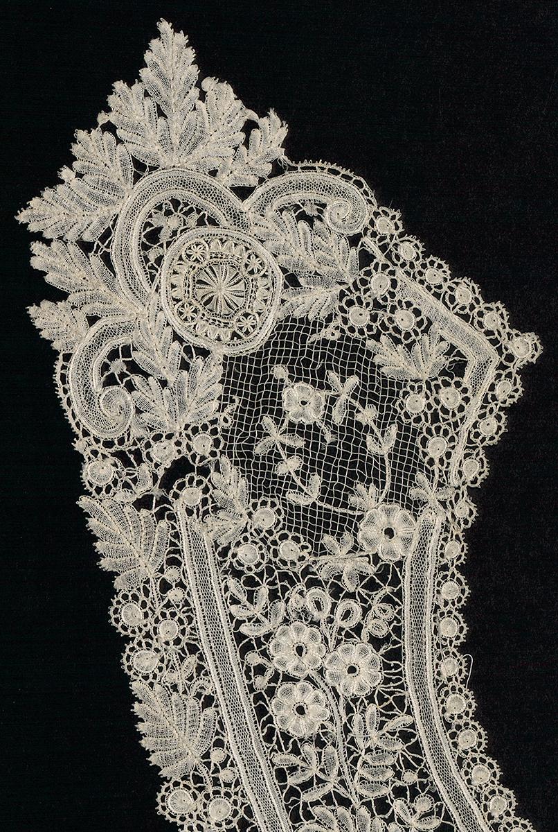 2002.0001.001.120 Lace Collar, Detail