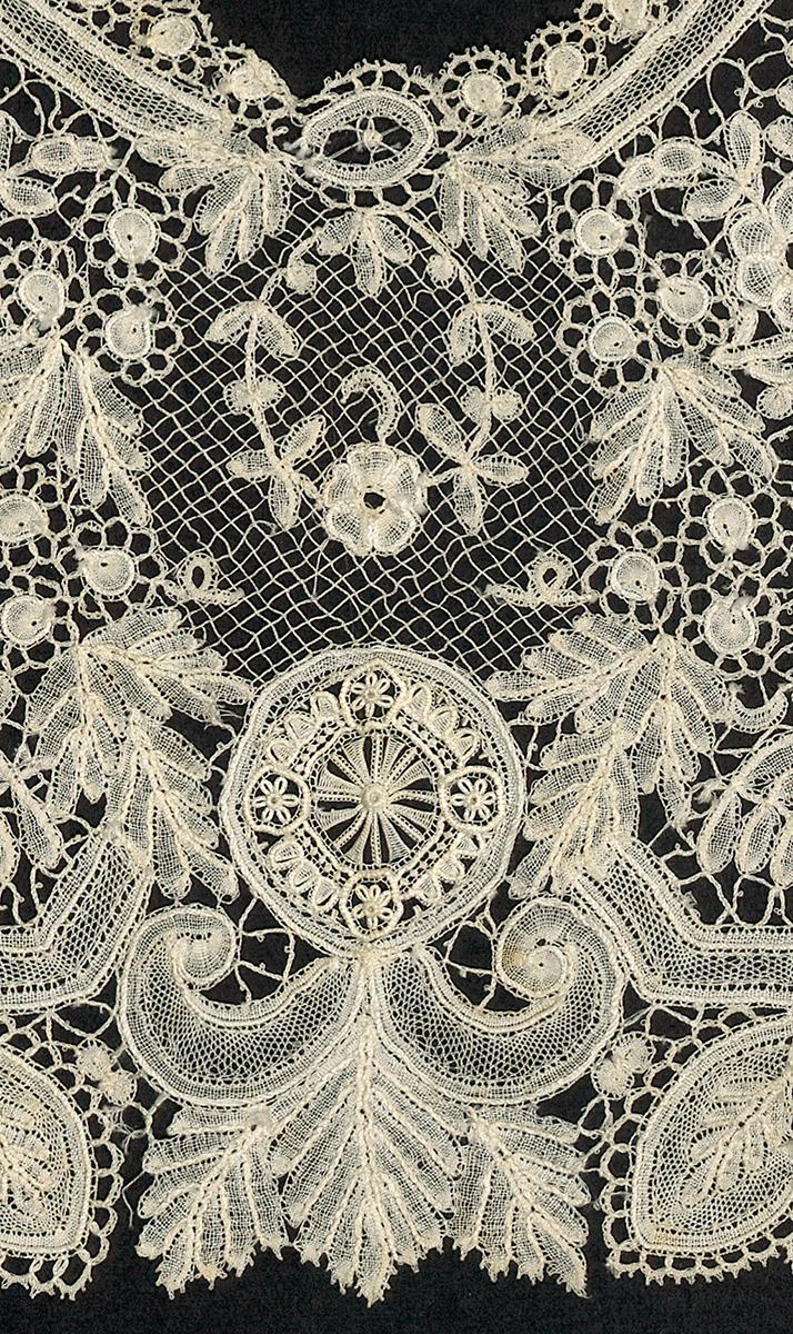 2002.0001.001.120 Lace Collar, Verso Detail 4