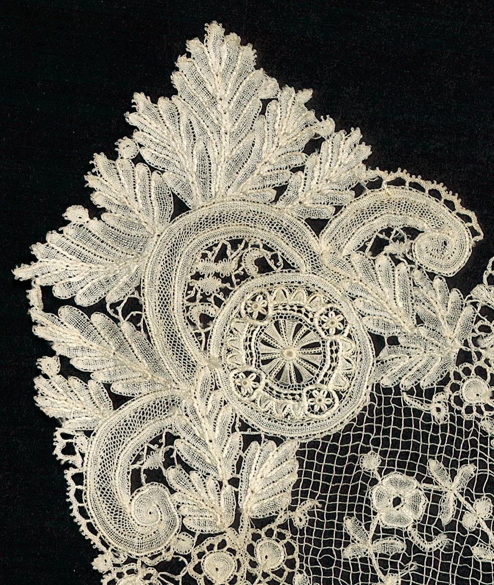 2002.0001.001.120 Lace Collar, Verso Detail 5