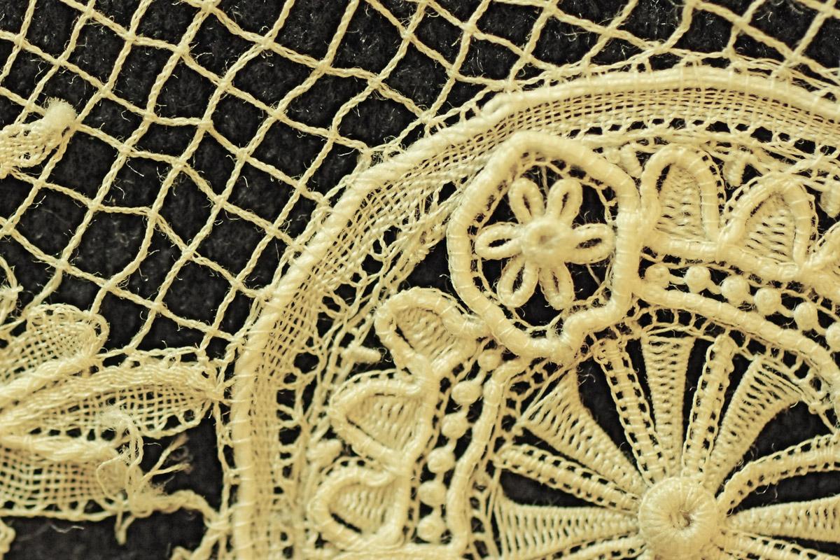 2002.0001.001.120 Collar, detail 5