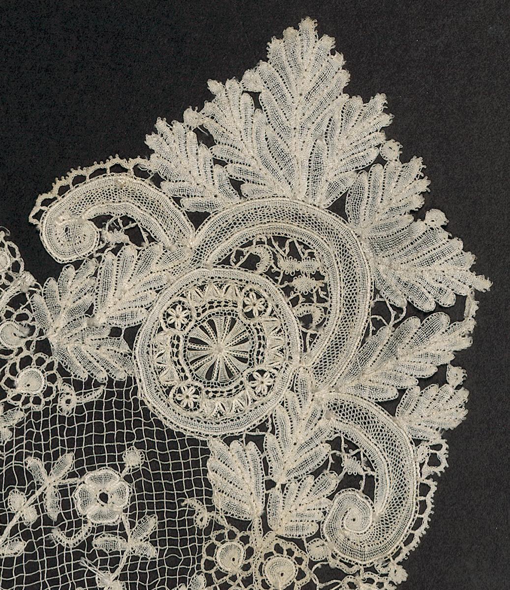 2002.0001.001.120 Lace Collar, Detail 5