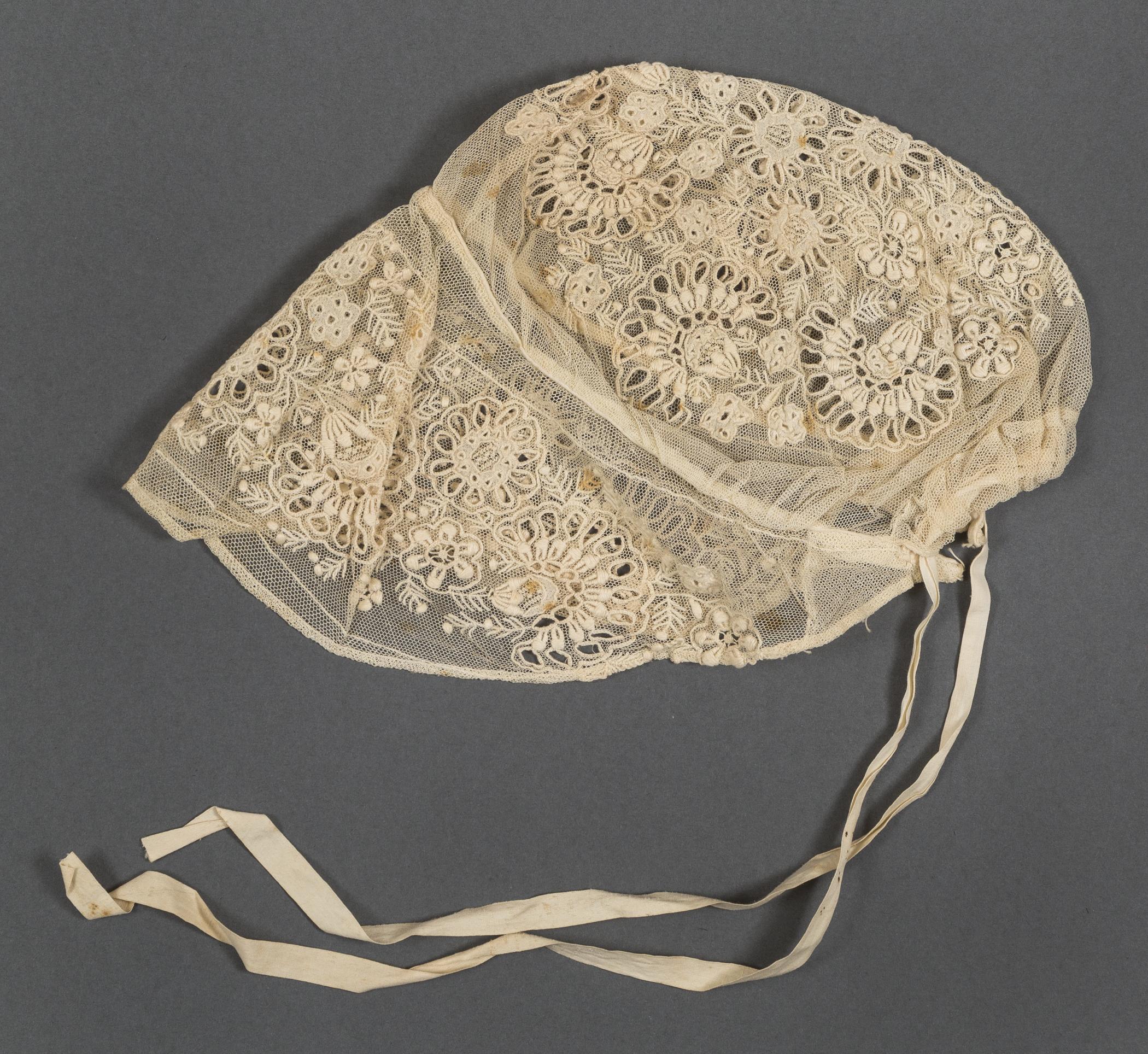 2002.0001.001.121 Bonnet, overall, side 1