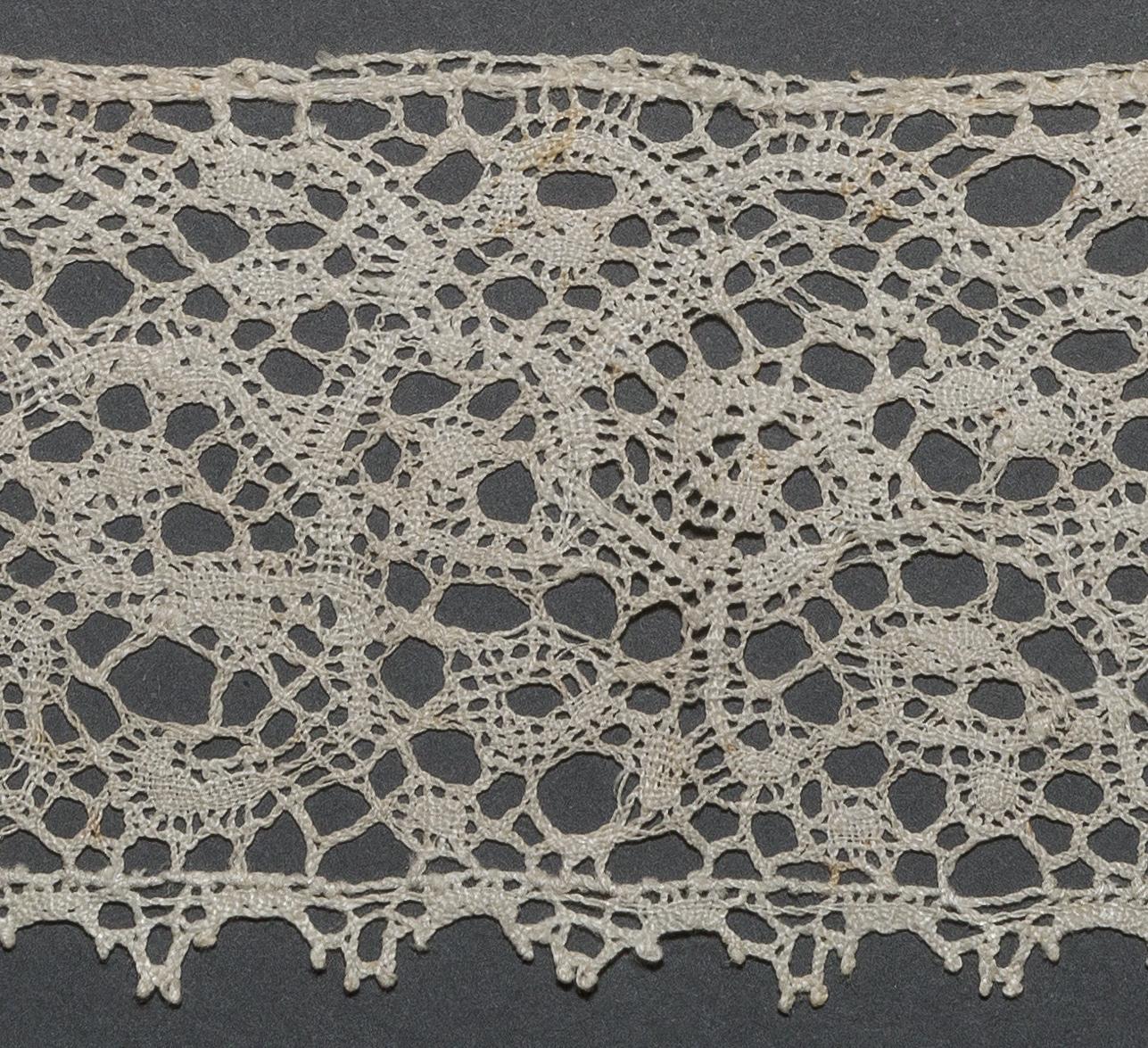 2002.0001.001.122 A Passementerie, detail 1, reverse