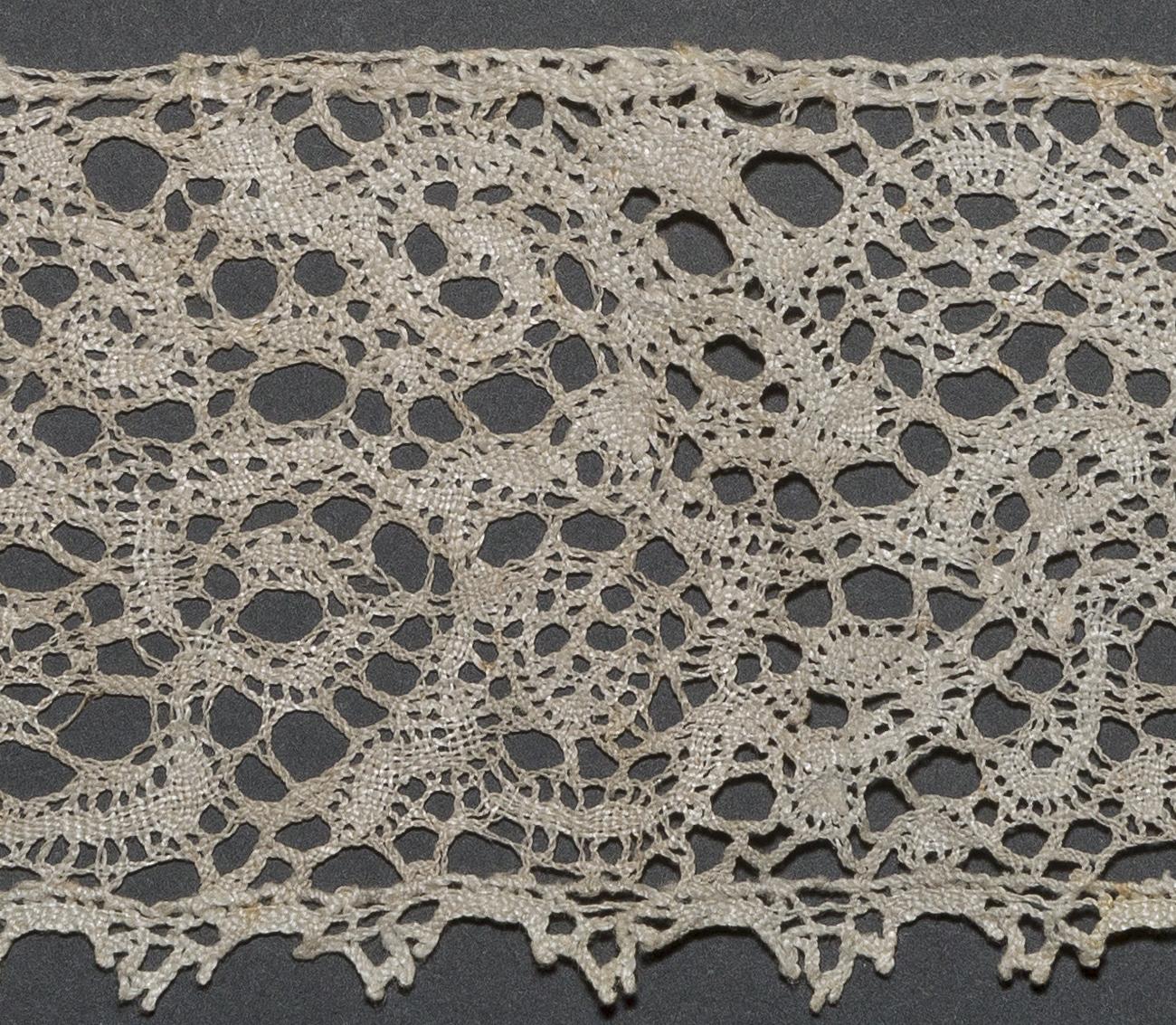 2002.0001.001.122 B Passementerie, detail 1, reverse