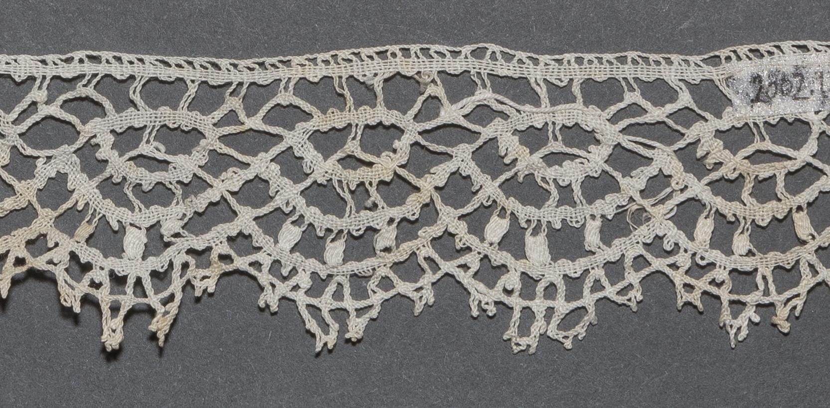 2002.0001.001.123 Passementerie, detail 1, reverse