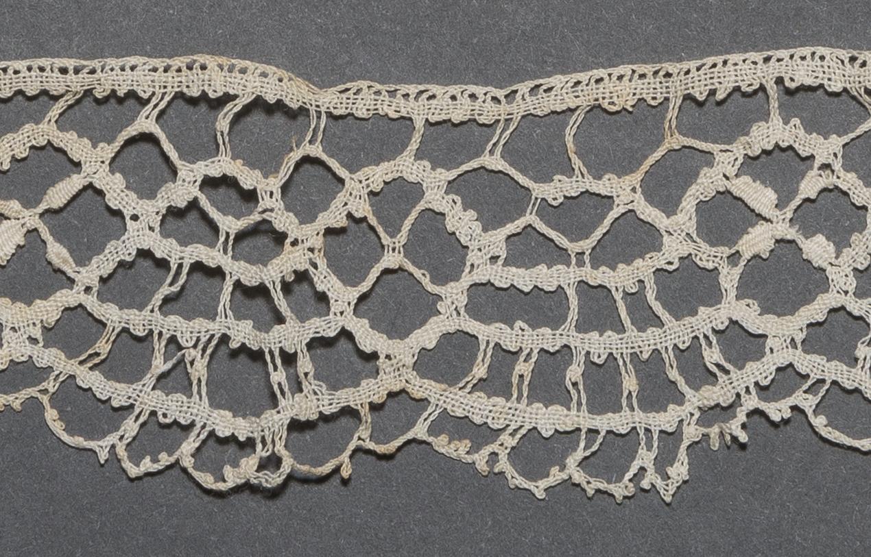 2002.0001.001.124 Passementerie, detail 1, reverse