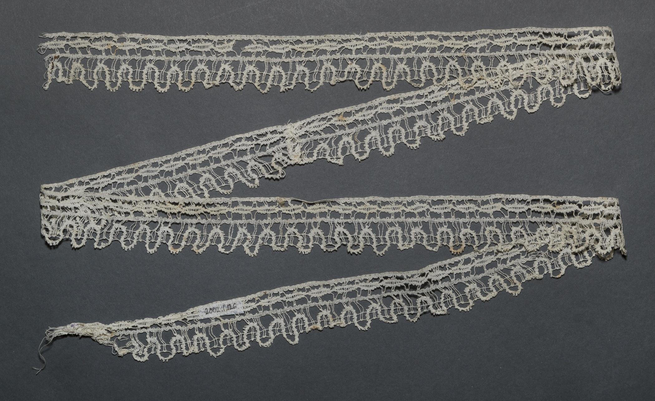 2002.0001.001.126 Passementerie, overall