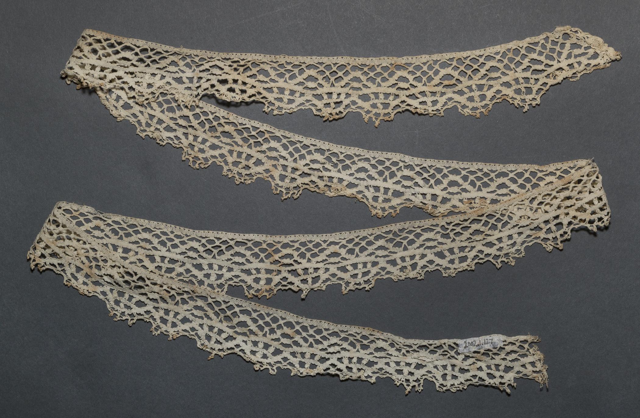 2002.0001.001.127 Passementerie, overall