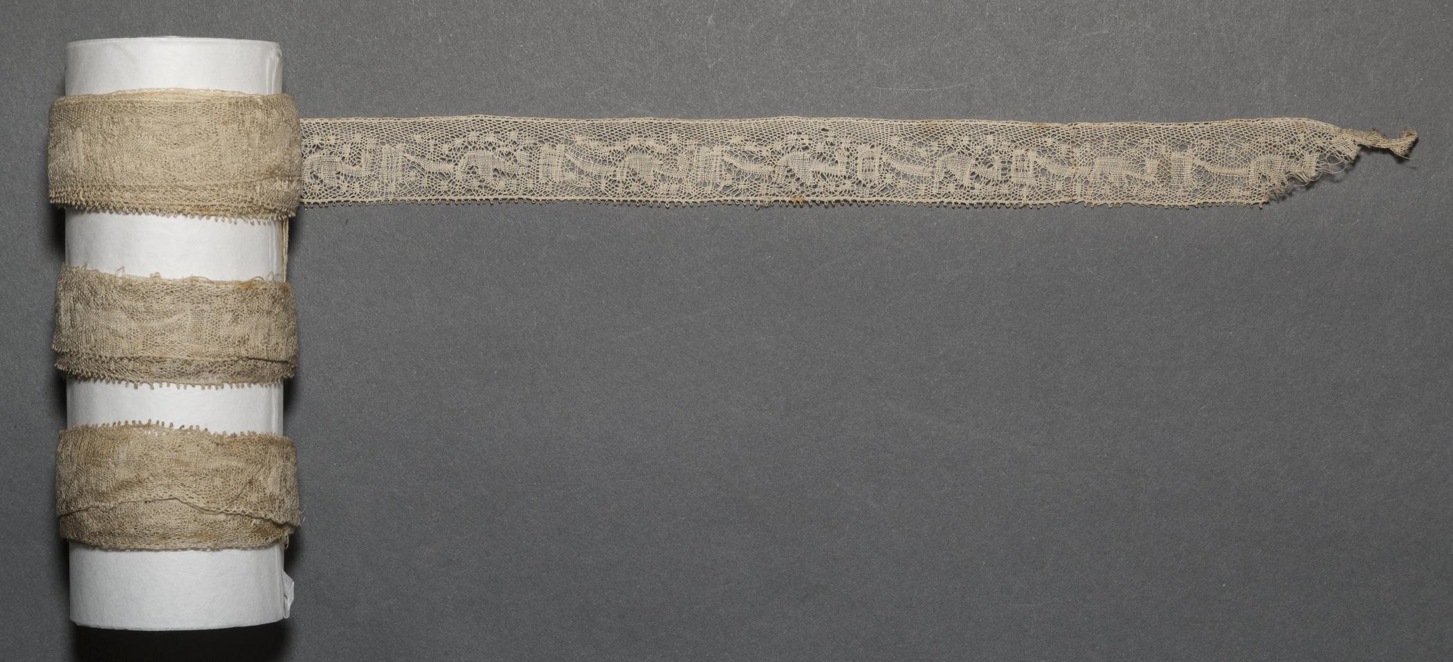 2002.0001.001.128 A B C Passementerie, overall