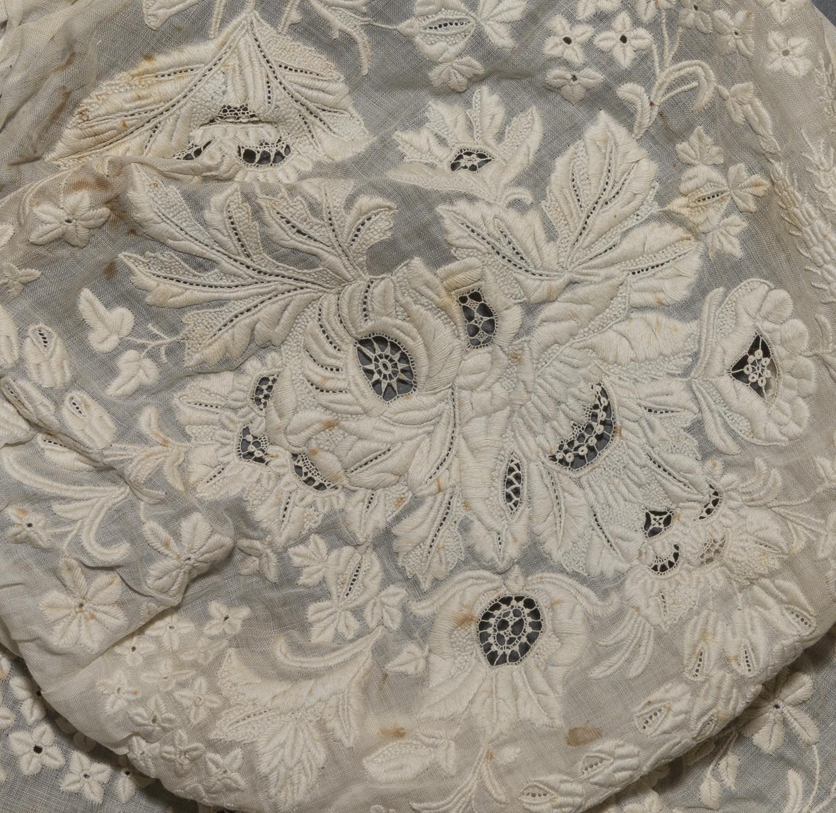 2002.0001.001.136 Bonnet, detail 3