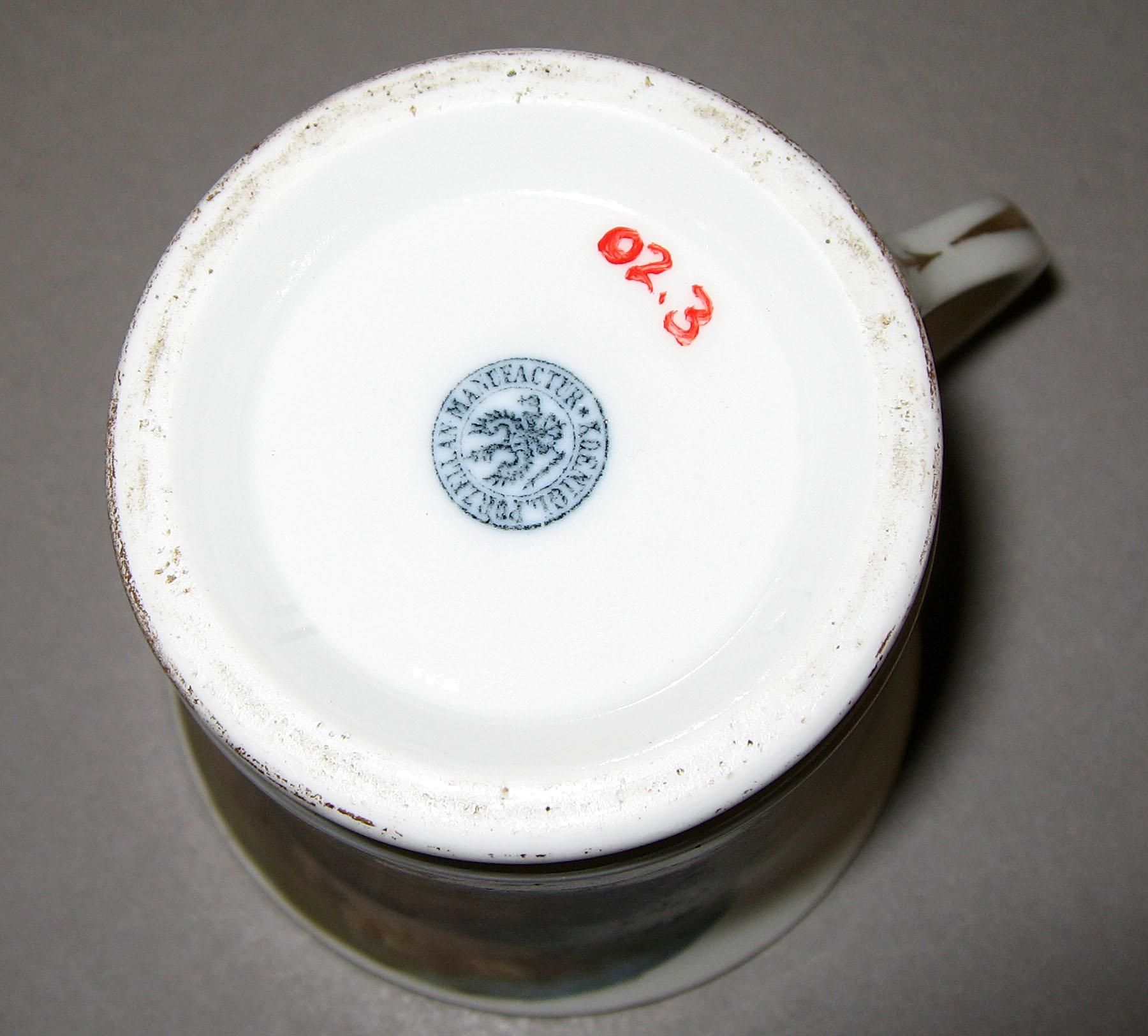 2002.0003 Coffee cup (mark)