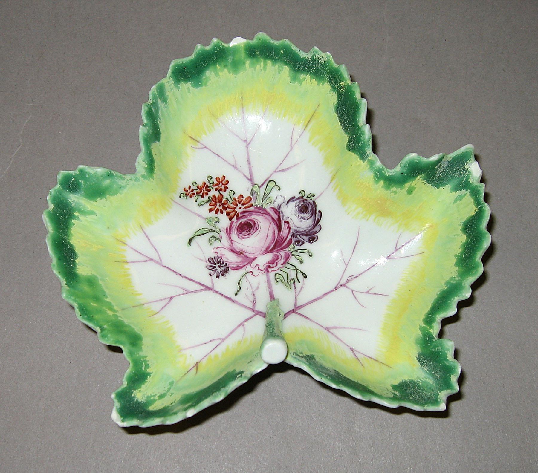 2002.0004.006 Leaf dish