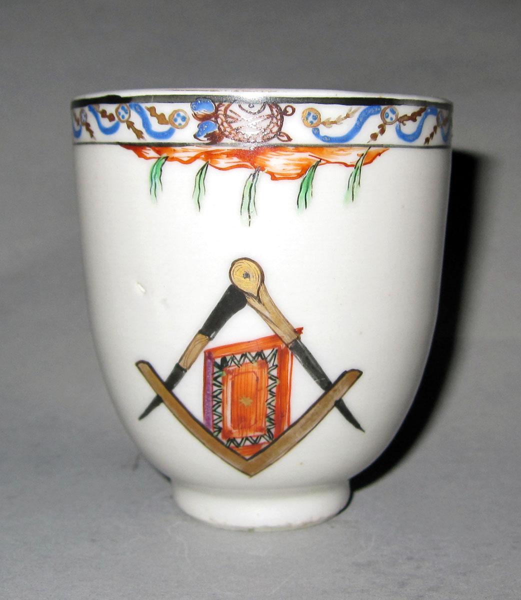 2002.0011.001 A Porcelain coffee cup medallion