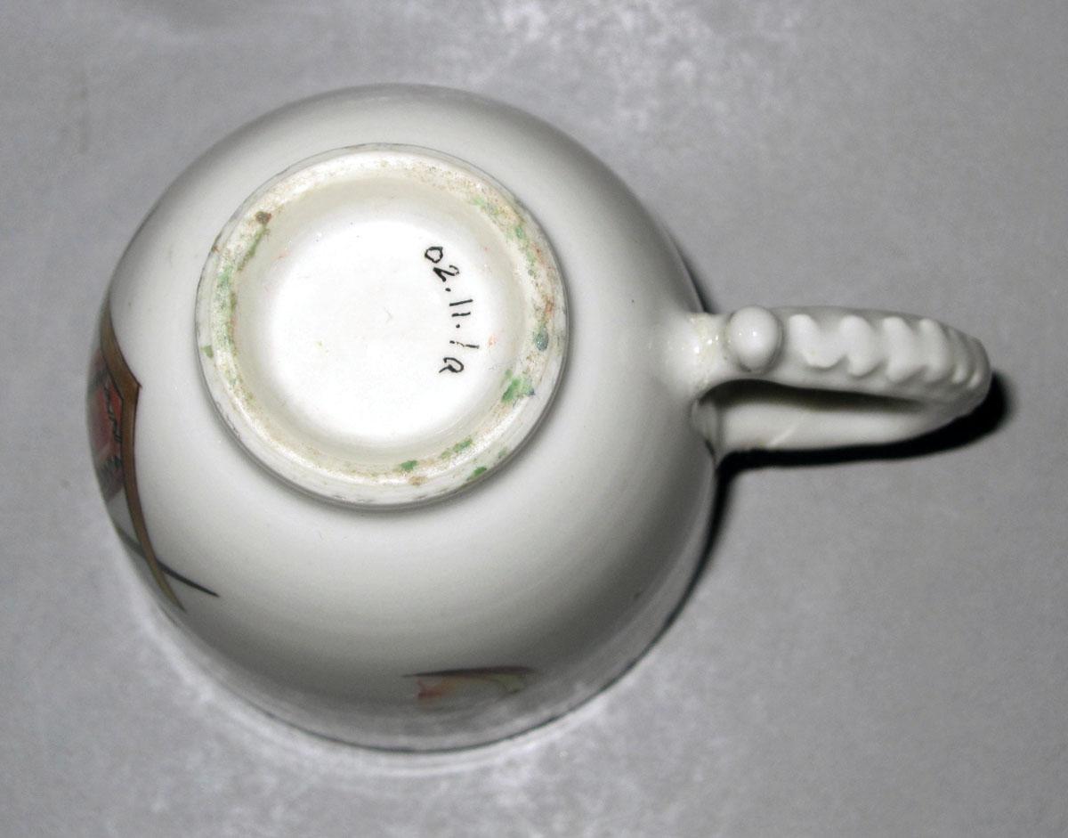 2002.0011.001 A Porcelain coffee cup underside