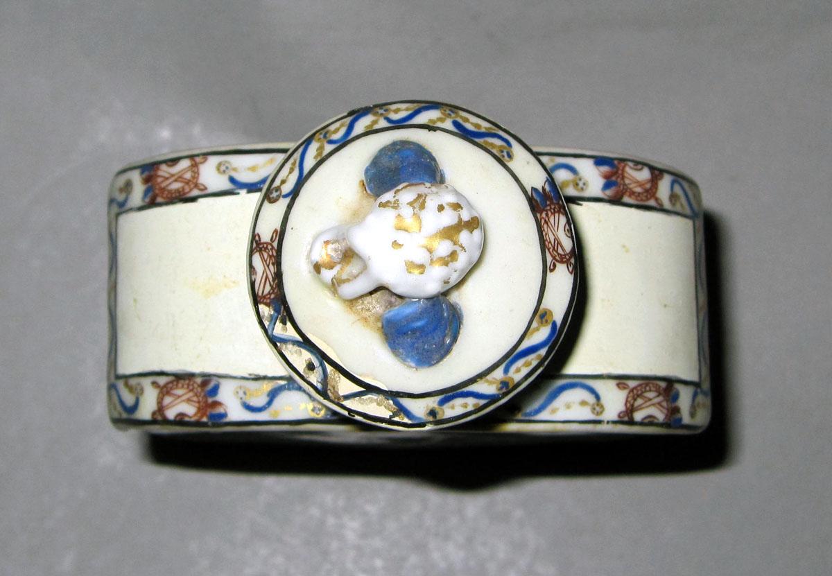 2002.0011.002 A,B Porcelain tea cannister top
