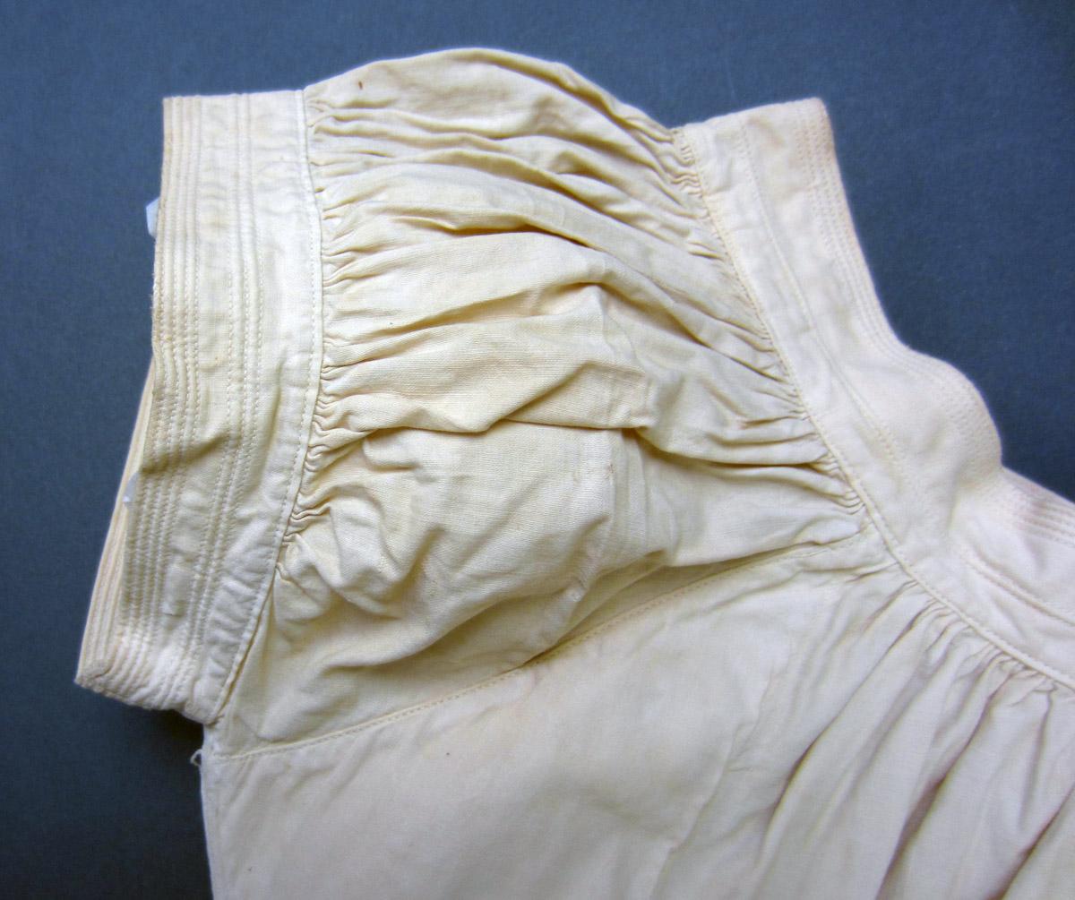 2002.0017.005 Shift, Sleeve