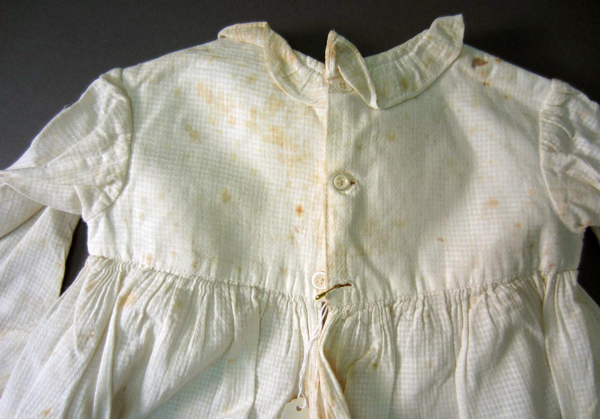2002.0017.008 Dress, Button