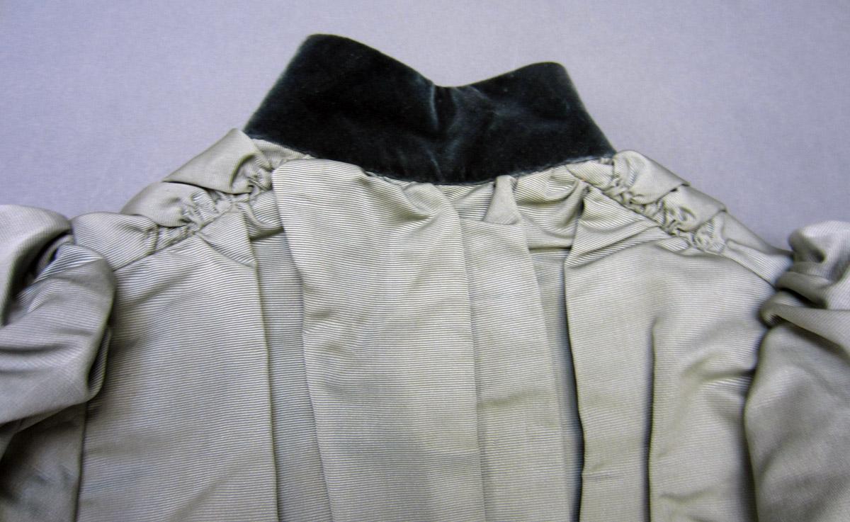 2002.0017.038 Dress, Collar
