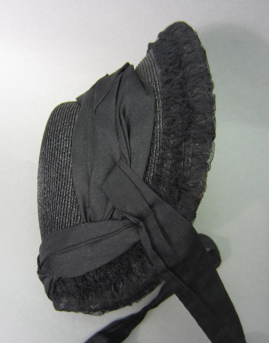 2002.0018.009 Bonnet, Side