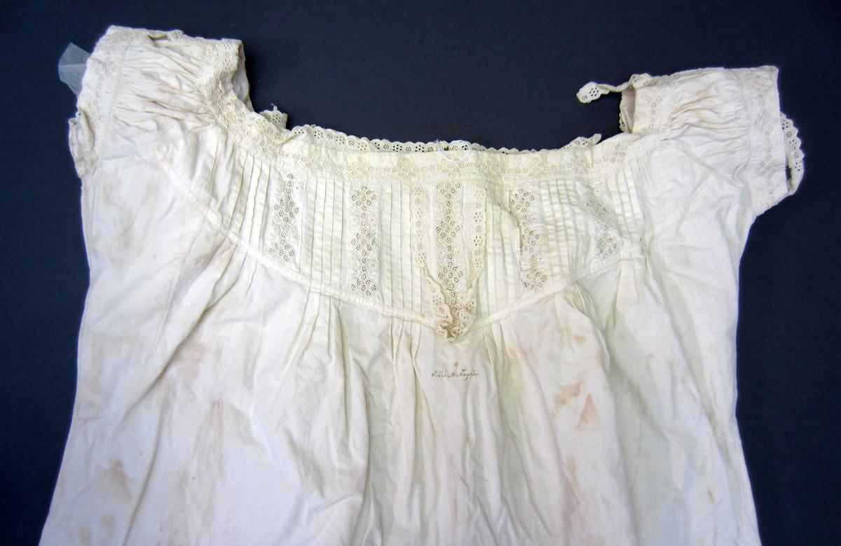 2002.0018.023 Shift, Bodice