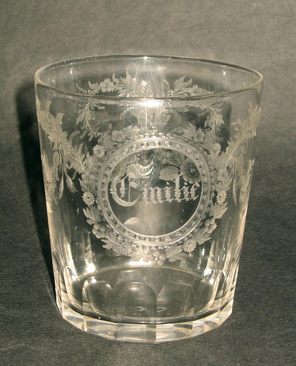 2002.0021.002 Glass tumbler
