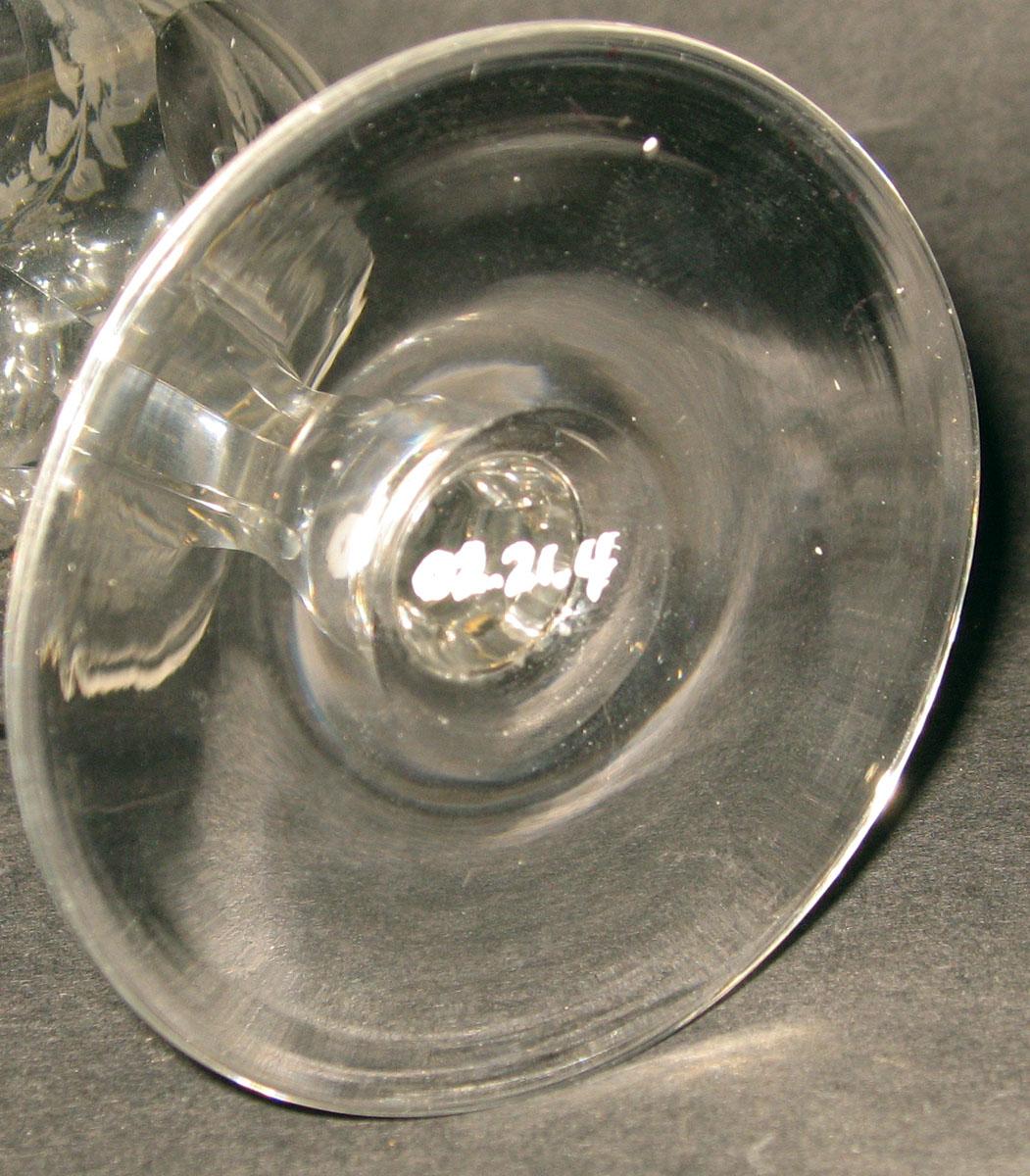 2002.0021.004 Glass goblet (underside)