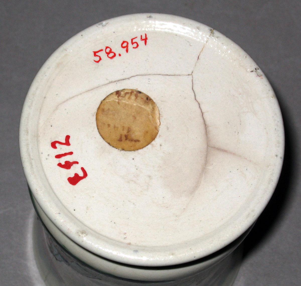 1958.0954 Salt-glazed stoneware mug (underside)