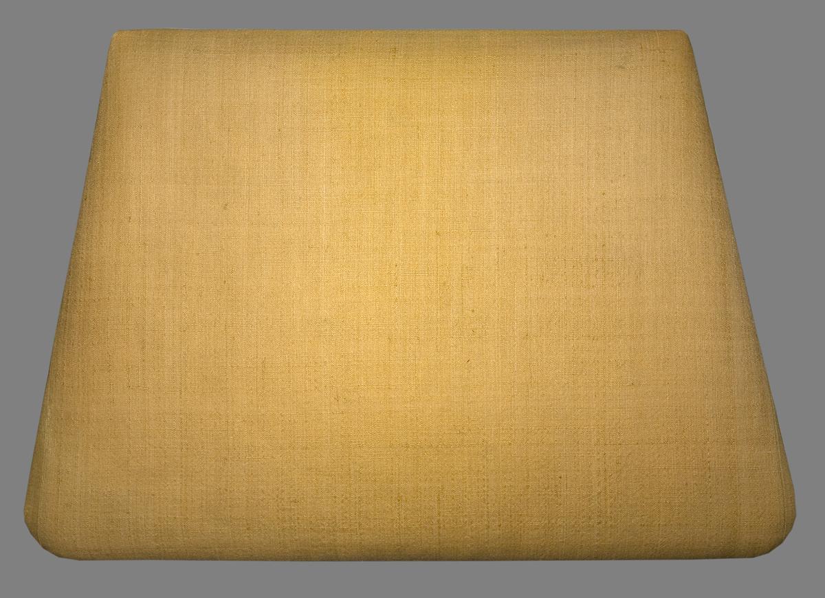 1969.4334 Slip seat, view 1