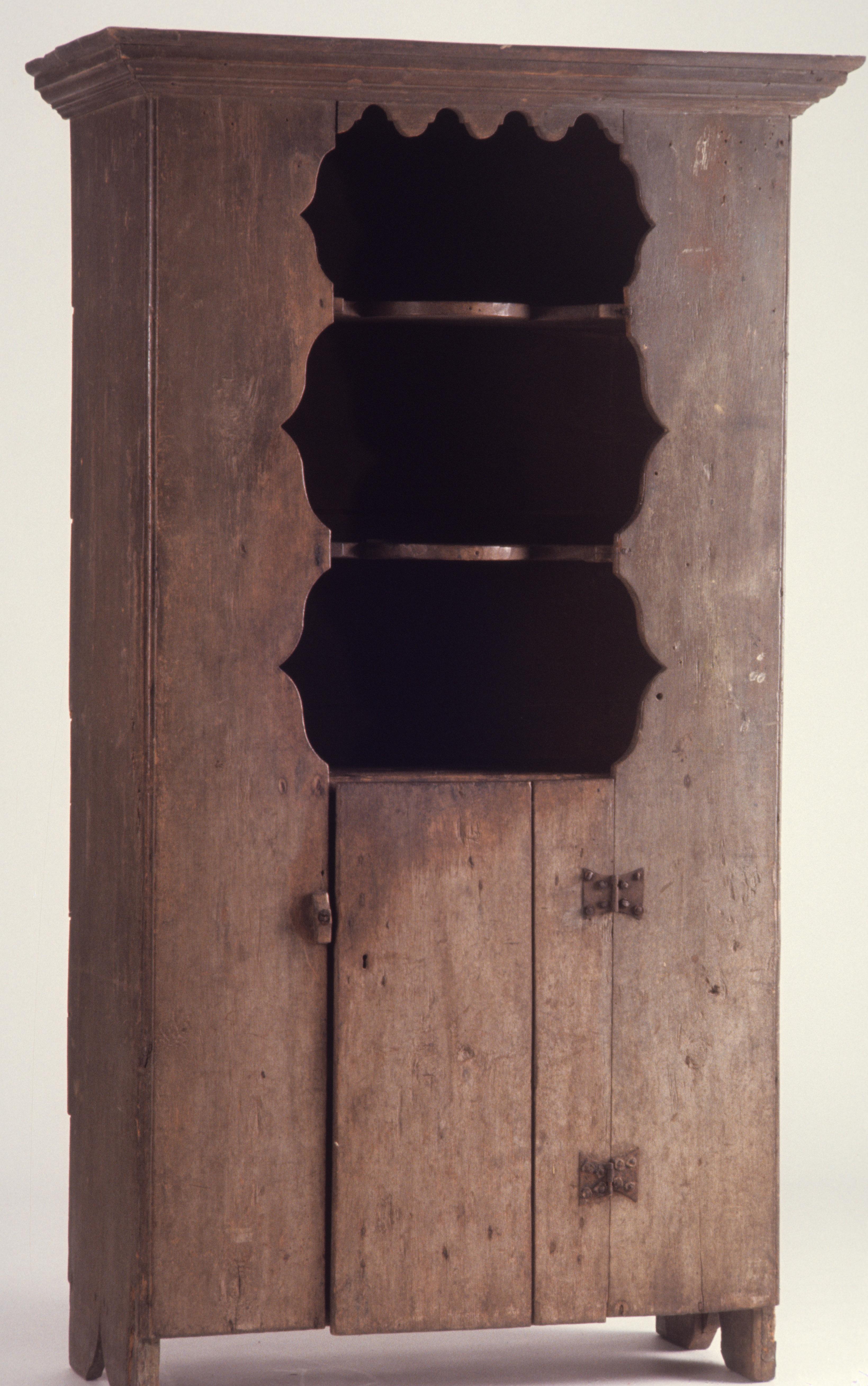 1958.0962 Cupboard