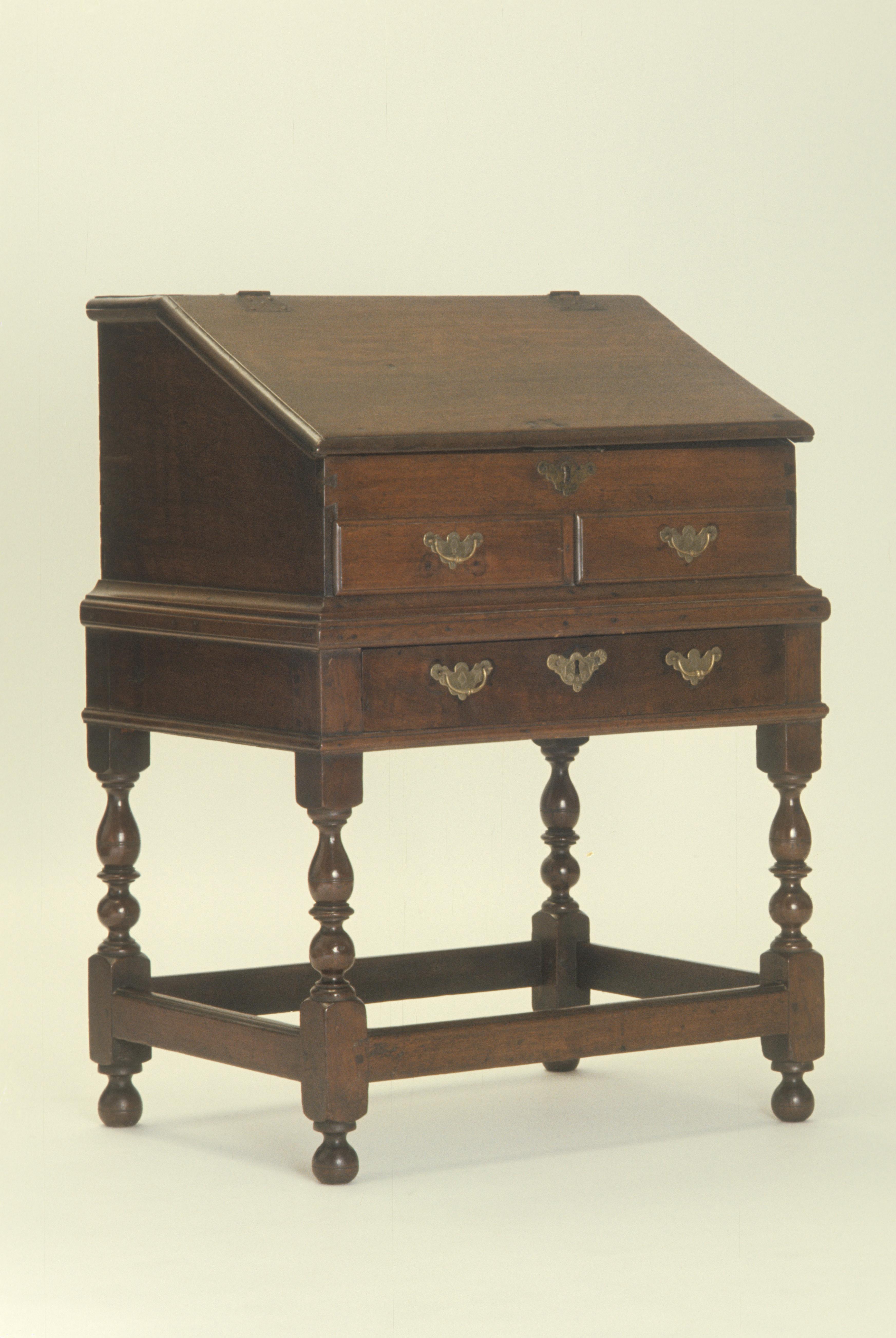 1958.0963 Desk