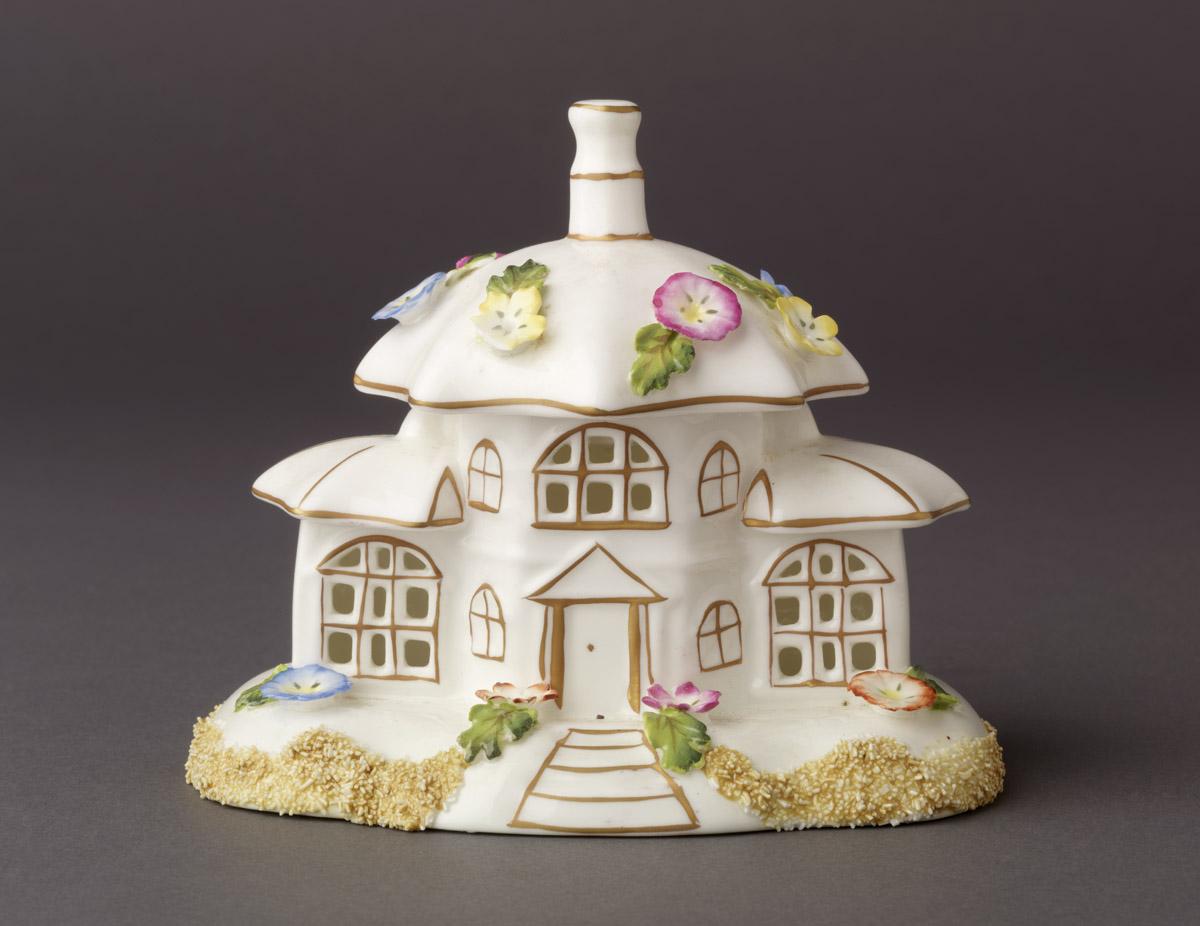 2002.0030.158 Porcelain parasol house