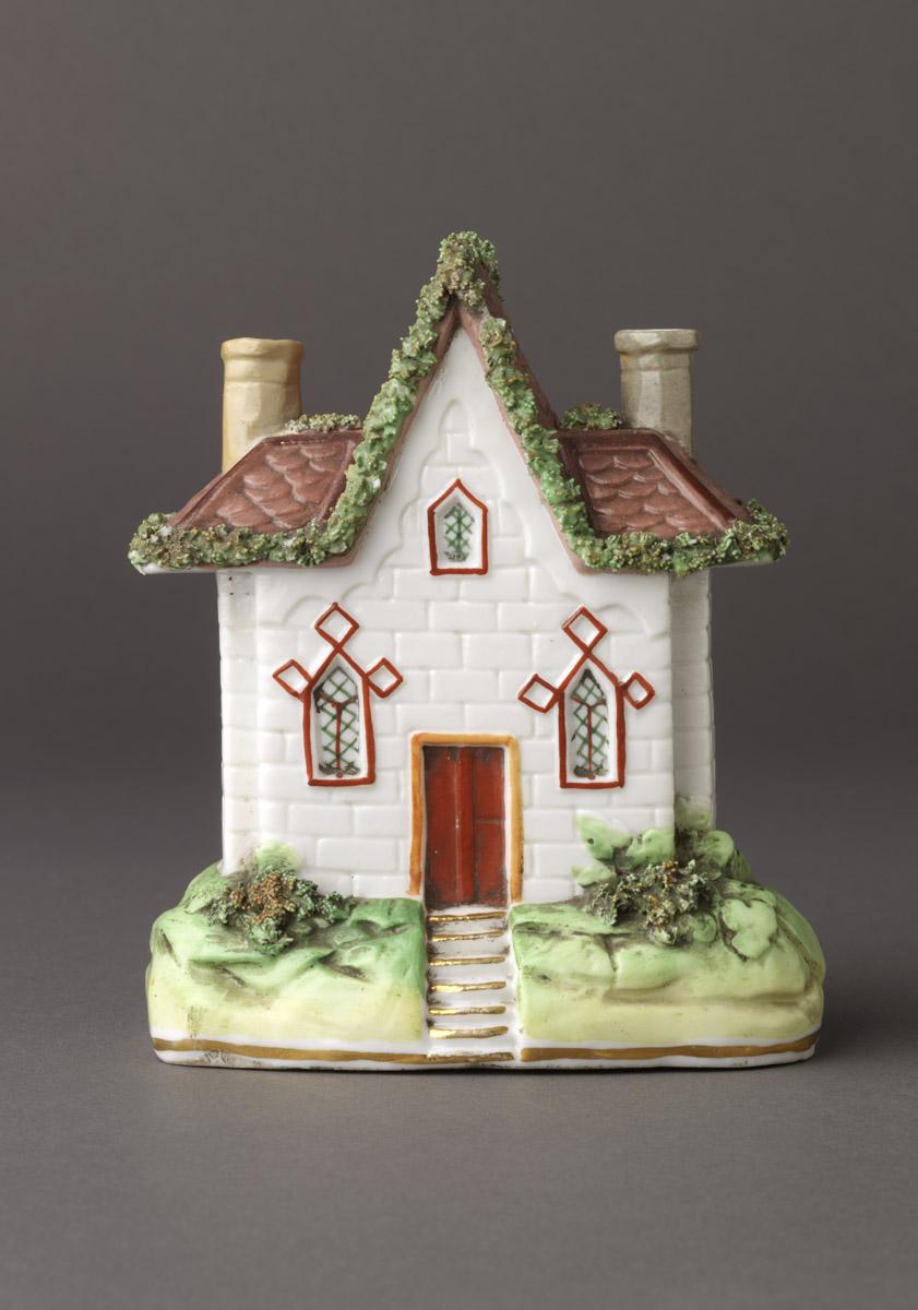 2002.0030.163 Cottage figure