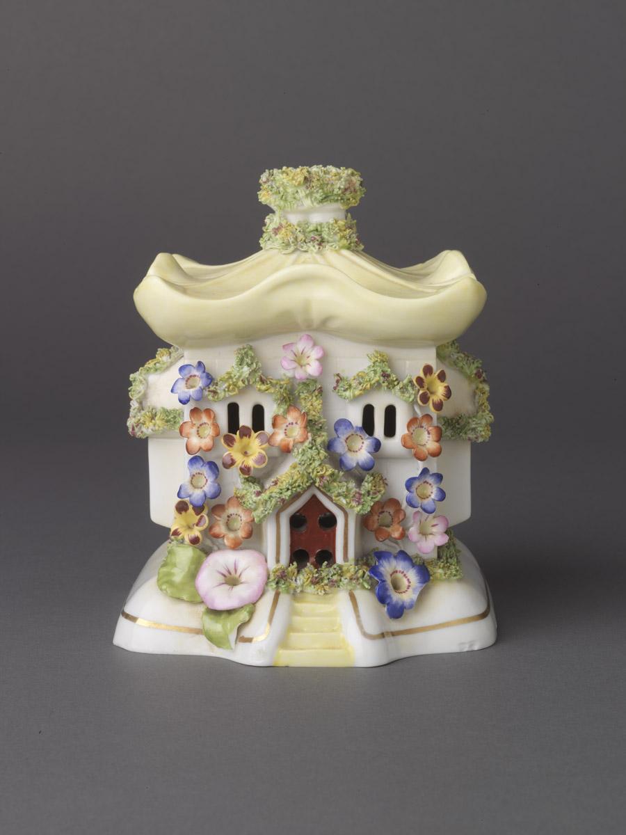 2002.0030.168 Pastille burner cottage