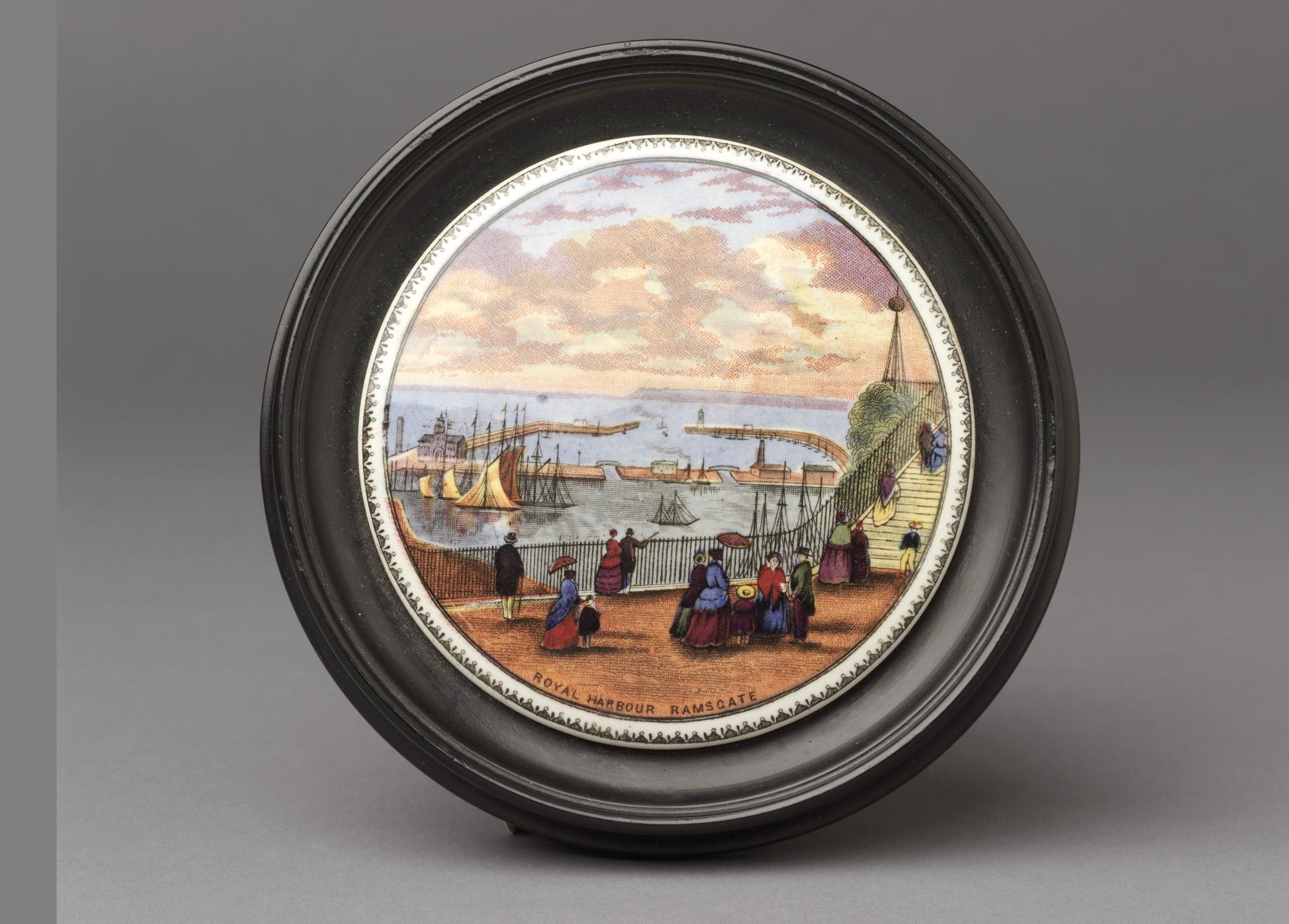 2002.0030.184 Pearlware pot lid