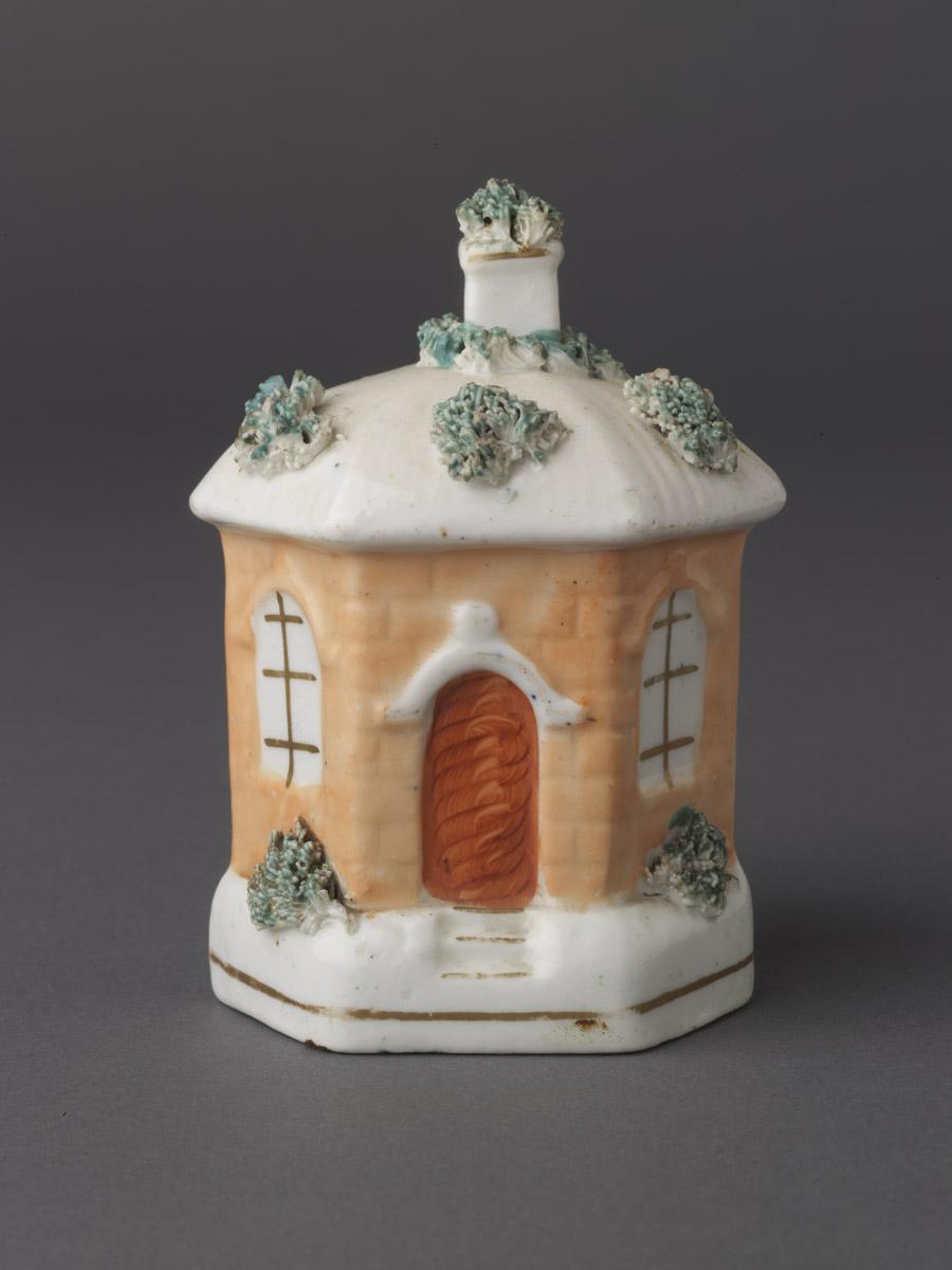 2002.0030.209 Pearlware coin bank