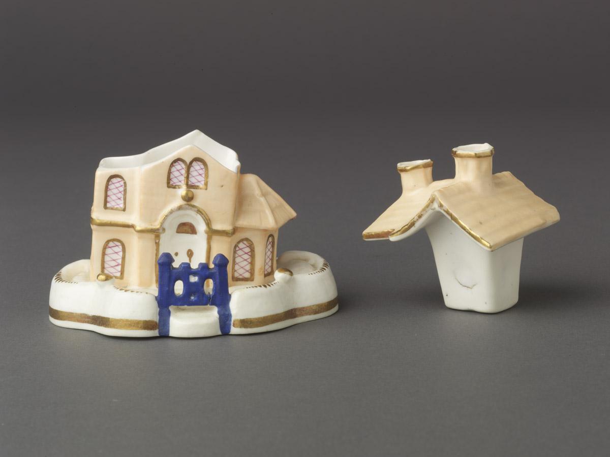 2002.0030.210 Porcelain Pastille Burner (view 2)