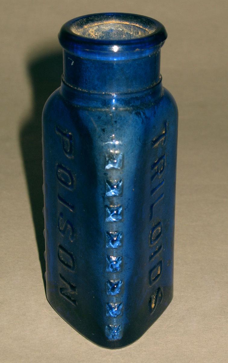 2002.0032.003 Blue glass medicine bottle