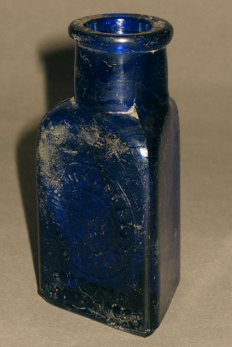 2002.0032.004 Blue glass medicine bottle