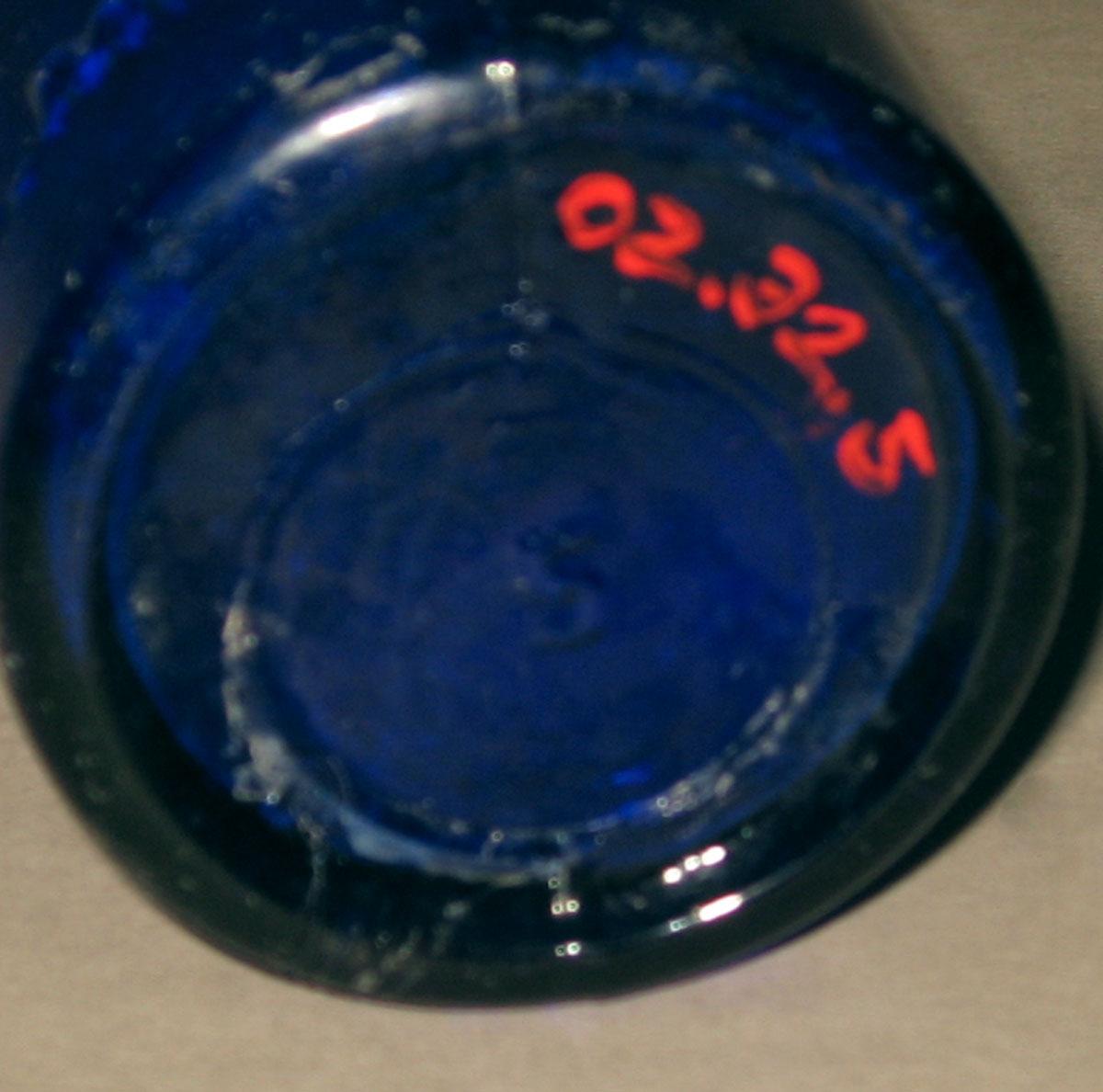 2002.0032.005 Blue glass bottle (underside)