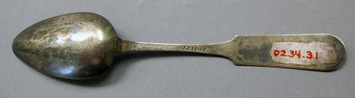 2002.0034.003.001 teaspoon underside
