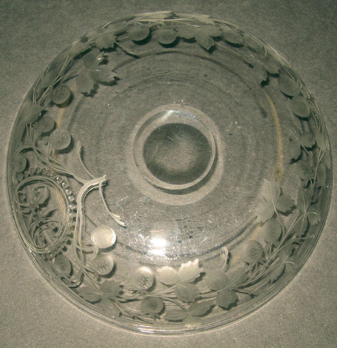 2002.0037.001 Glass dish (underside)