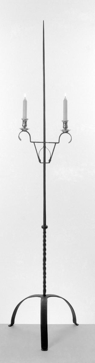 1958.0974 Candlestand