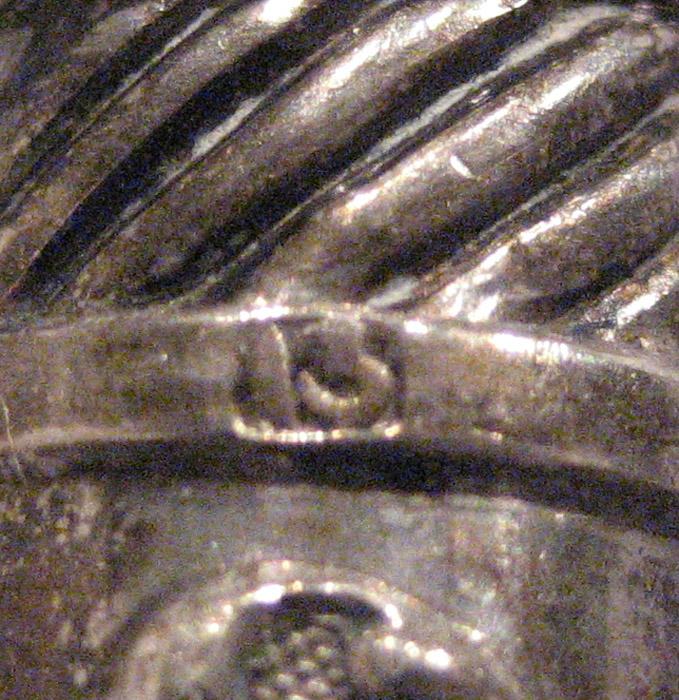 2003.0008.002 Knife (mark)
