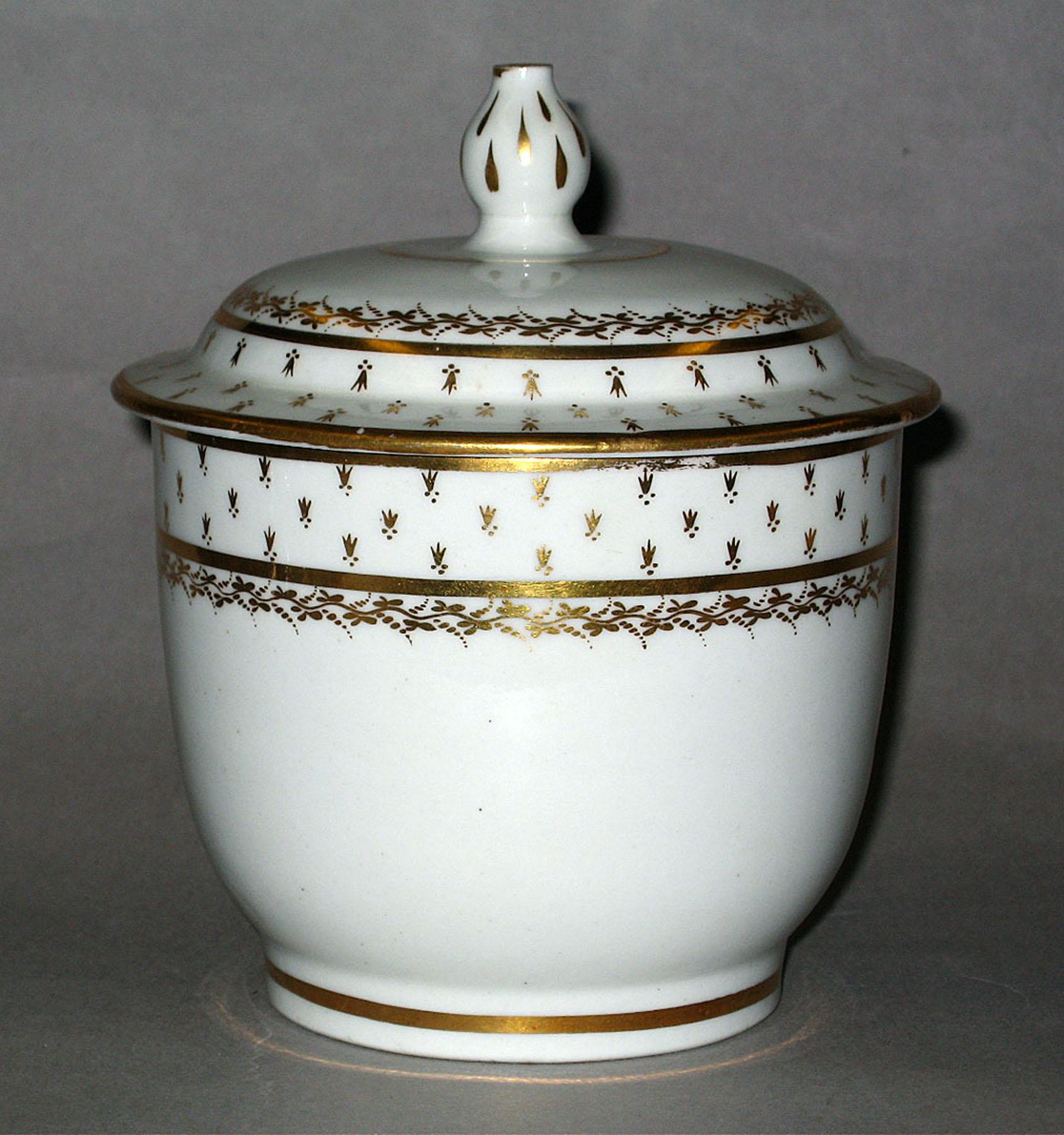 2003.0011.002 A, B New Hall hard-paste porcelain sugar bowl